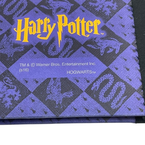 Harry Potter Hogwarts Warner Bros Lined Paper Journal with Die-Cast Metal Crest - Picture 8 of 12